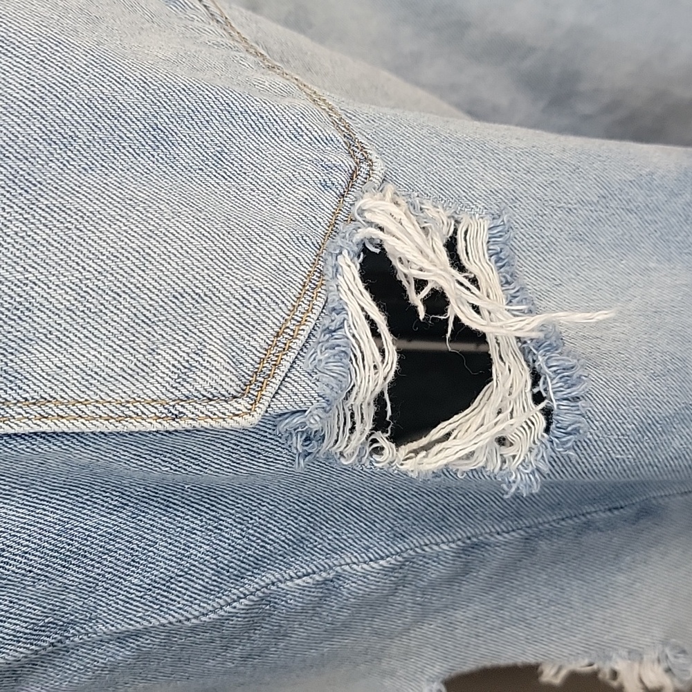 BDG | URBAN OUTFITTERS Mom High Rise Distressed Destroyed Light Wash Jeans 28‎ - Picture 6 of 9